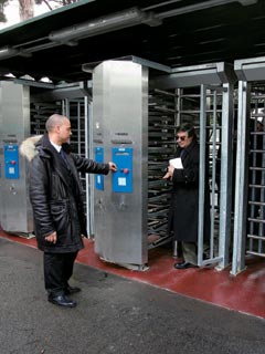 �e�X�^�W�A���̐ݒu���`���Â���ꂽ��]�Q�[�g�B�X�^�W�A�����̈��S���m�ۂ��邽�߂̏d�v�Ȑݔ��ł���