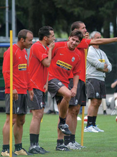 ���K���i