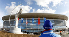 �V�X�^�W�A��[���C���E�l�b�J�[�E�A���[�i]