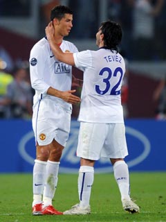 �}���`�F�X�^�[�E���i�C�e�b�h