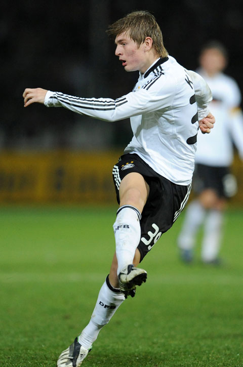 �g�j�E�N���[�X