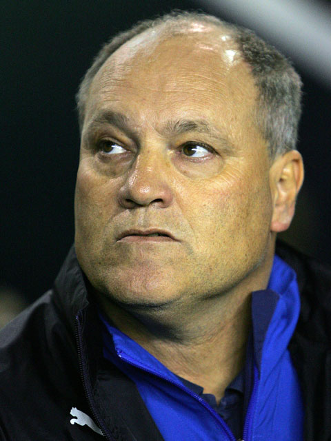 �}���e�B���E����