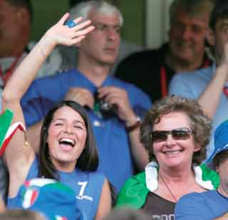 �f���E�s�G���̉Ƒ�