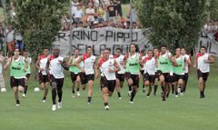 �~�������K���i