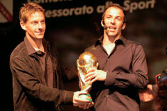 �f���E�s�G���̌Z