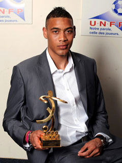 �M���[���E�I�A��