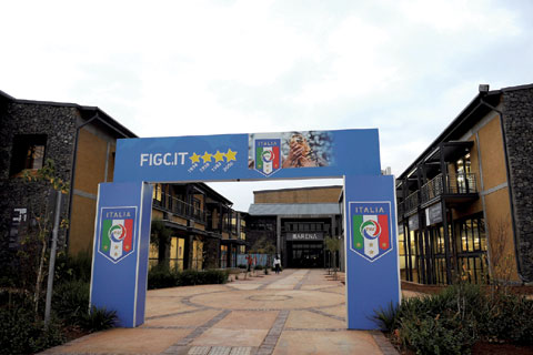 �J�[�U�E�C�^���A�@