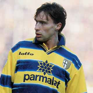 �p���}����